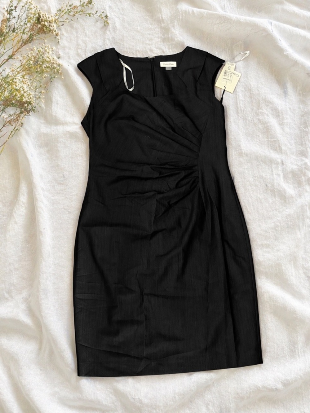NWT Calvin Klein Black Cap-Sleeve Ruched Sheath Dress